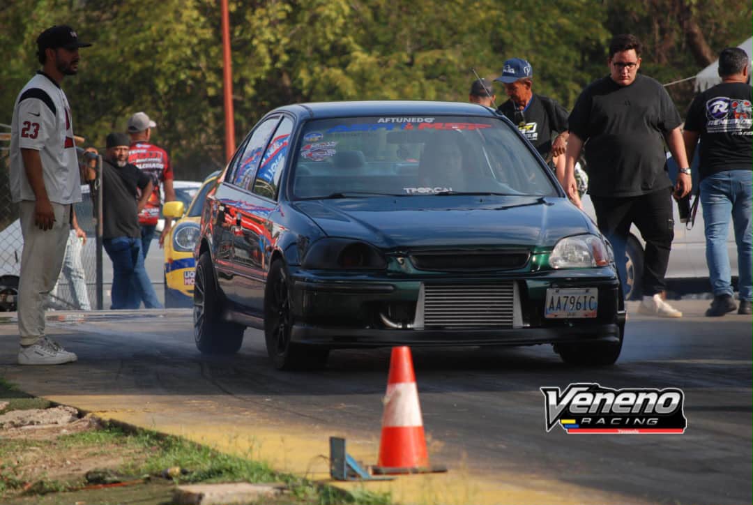 AFTuned Avispon en Pista